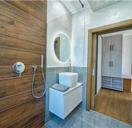 6 bedroom villa with pool and roof terrace, Sveti Stefan, sleeps 12